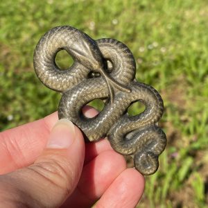 Serpent en obsidienne dorée